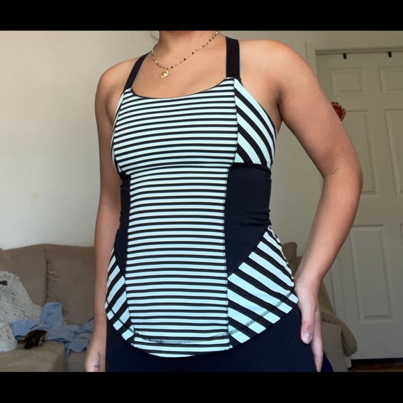 Lululemon top size 4 - Picture 3 of 4
